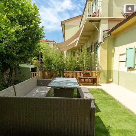 La Del Geco 2* مارينا دي بييتراسانْت